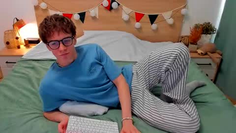 Snapshot of lanny_fandi chatting on November 2025 07:07:01 AM Fandi online show from November 2025 07:07:01 AM