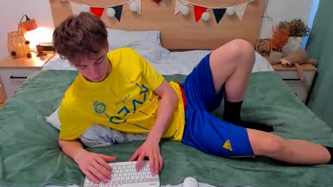 Snapshot of lanny_fandi chatting on November 2025 09:09:02 AM Fandi online show from November 2025 09:09:02 AM