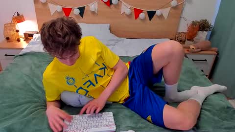 Snapshot of lanny_fandi chatting on November 2025 08:36:02 AM Fandi online show from November 2025 08:36:02 AM