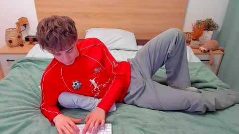 Snapshot of lanny_fandi chatting on December 2025 07:13:02 AM Fandi online show from December 2025 07:13:02 AM