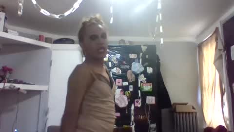 Lapuzzycat201923 online show from December 2024 05:00:01 PM