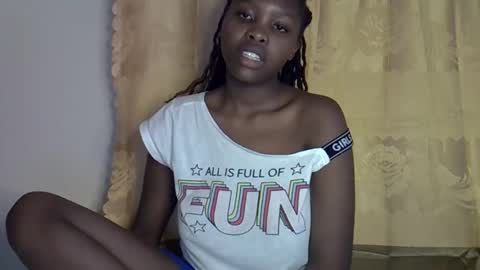 Snapshot of lara5872 chatting on October 2025 12:07:02 PM lara online show from October 2025 12:07:02 PM