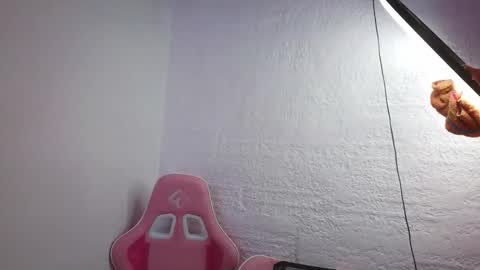 LARA online show from May 2026 01:53:01 PM