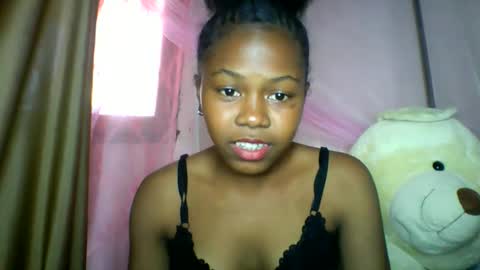 Snapshot of lara_belle chatting on April 2026 10:20:02 AM lara_belle online show from April 2026 10:20:02 AM