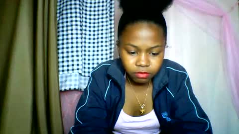 Snapshot of lara_belle chatting on June 2026 08:12:02 AM lara_belle online show from June 2026 08:12:02 AM