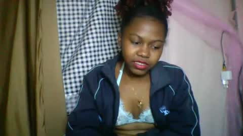 Snapshot of lara_belle chatting on July 2026 05:23:02 PM lara_belle online show from July 2026 05:23:02 PM
