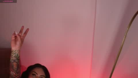 Snapshot of lara_bombshelll chatting on April 2026 02:00:02 AM Lara online show from April 2026 02:00:02 AM