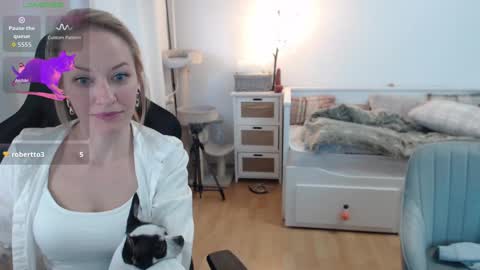 Lara online show from October 2025 04:03:02 PM