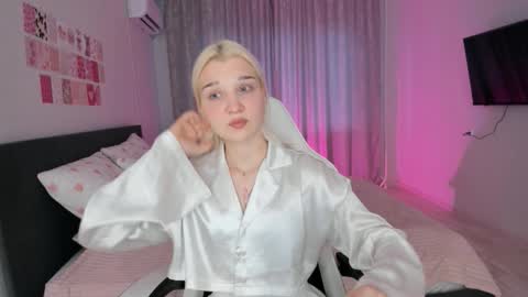 Lara online show from March 2026 04:06:02 AM