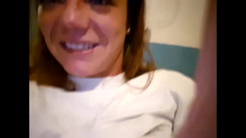 Snapshot of laraa333 chatting on October 2025 01:57:01 AM Little online show from October 2025 01:57:01 AM