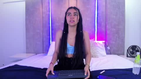 Lara online show from January 2025 01:42:01 AM