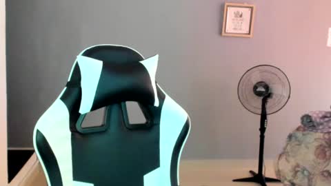 Snapshot of laracat18 chatting on July 2026 10:14:01 PM Lara online show from July 2026 10:14:01 PM