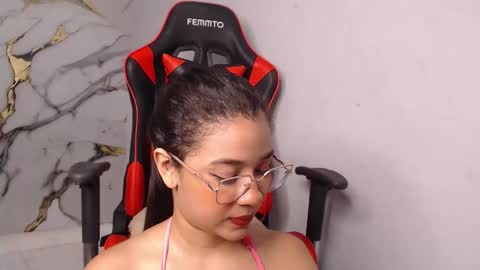 Snapshot of laralmanza chatting on March 2026 03:05:02 PM laralmanza online show from March 2026 03:05:02 PM