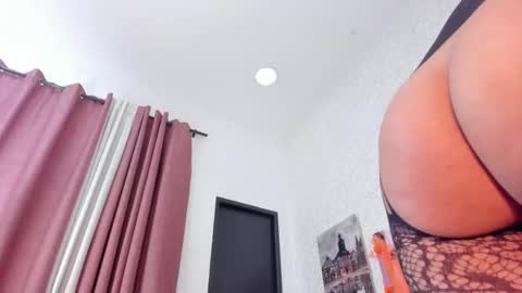 Lara Murphy online show from October 2025 04:37:01 AM