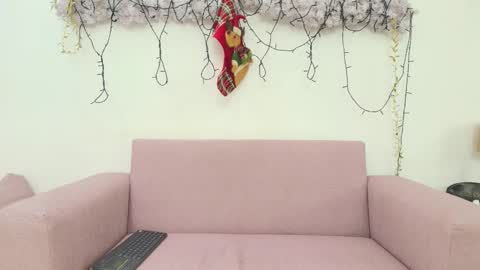 Lara Murphy online show from December 2025 10:38:01 PM