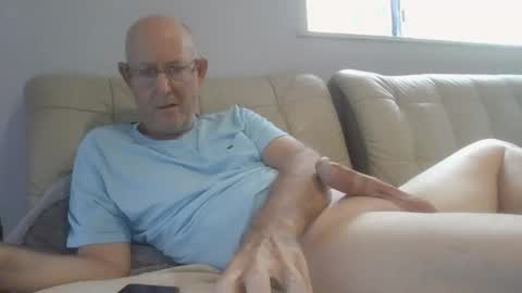 Snapshot of largerthan chatting on March 2026 01:03:01 AM largerthan- say hi on entry online show from March 2026 01:03:01 AM