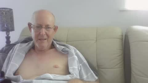 Snapshot of largerthan chatting on March 2026 05:02:01 AM largerthan- say hi on entry online show from March 2026 05:02:01 AM