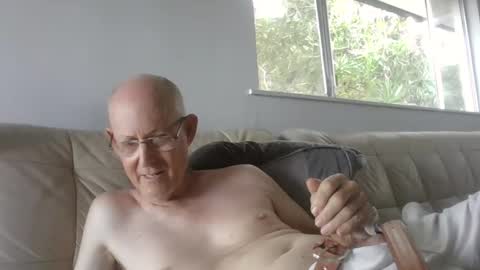 Snapshot of largerthan chatting on March 2026 02:39:01 AM largerthan- say hi on entry online show from March 2026 02:39:01 AM