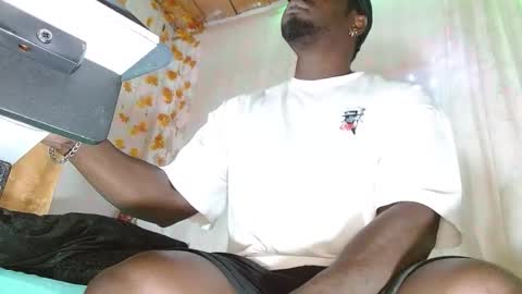 Snapshot of largo_eddy chatting on December 2025 01:49:02 PM Largo eddy online show from December 2025 01:49:02 PM