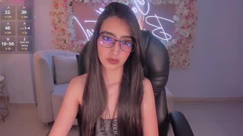 Larisa Smirnov online show from November 2025 05:10:01 AM