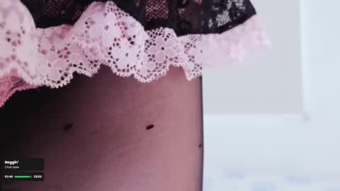 Snapshot of larissa_kitten chatting on February 2025 01:10:01 PM Larissa online show from February 2025 01:10:01 PM