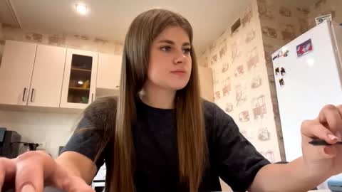 Snapshot of larrainewildenberg chatting on October 2025 01:09:01 PM I am Jane ntmu Lets hit 10 Thumbs Up together online show from October 2025 01:09:01 PM