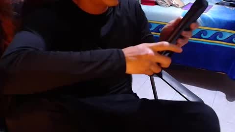 Snapshot of larry_art_a chatting on March 2026 01:33:01 AM Larry online show from March 2026 01:33:01 AM