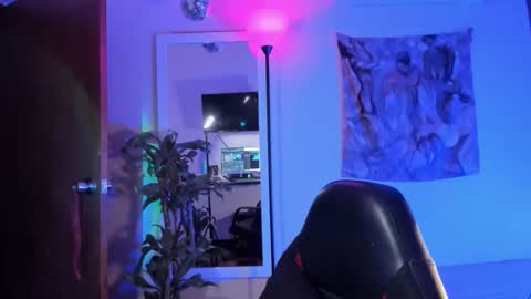 larry_stewart online show from November 2025 11:07:02 PM