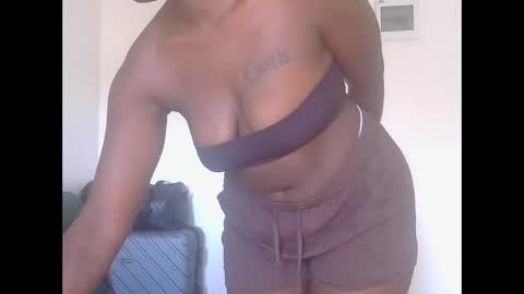 larvy12 online show from February 2026 12:49:01 PM