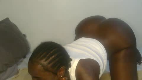 larvy12 online show from April 2026 01:14:01 AM