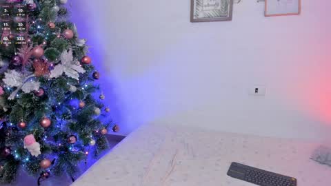 Snapshot of lary_holly chatting on December 2024 02:17:01 AM Lary online show from December 2024 02:17:01 AM