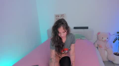 Snapshot of lary_holly chatting on June 2026 02:12:02 AM Lary online show from June 2026 02:12:02 AM