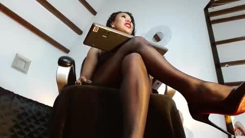 Snapshot of laryssa_swayer chatting on September 2025 01:33:01 PM Laryssa online show from September 2025 01:33:01 PM