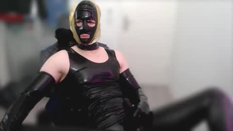 Snapshot of latexfan1984 chatting on December 2025 10:21:02 AM Rubber and Latex online show from December 2025 10:21:02 AM