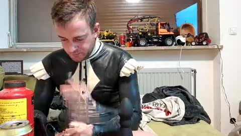 Snapshot of latexmaid69 chatting on December 2024 10:07:01 PM Latexmaid69 online show from December 2024 10:07:01 PM