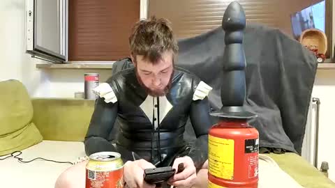 Snapshot of latexmaid69 chatting on February 2025 10:32:01 PM Latexmaid69 online show from February 2025 10:32:01 PM