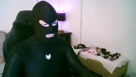 Snapshot of latexminheadroom chatting on June 2026 01:10:01 AM latexminheadroom online show from June 2026 01:10:01 AM