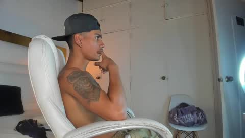 Johana y Santiago online show from February 2025 04:00:02 AM
