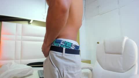 Snapshot of latin_couple20y chatting on April 2026 03:20:02 AM Johana y Santiago online show from April 2026 03:20:02 AM