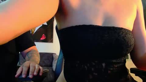 Snapshot of latin_couple77 chatting on April 2026 04:41:01 AM Sara y Andy online show from April 2026 04:41:01 AM