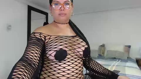 Snapshot of latinaflower_ts chatting on November 2025 05:25:02 PM FLOR SALVAJE online show from November 2025 05:25:02 PM