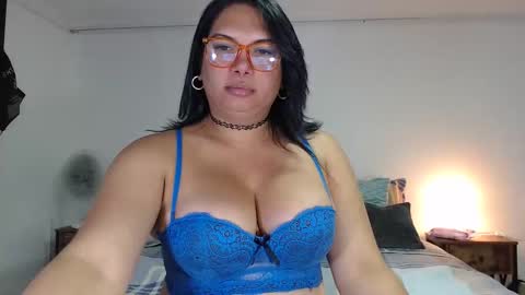 Snapshot of latinaflower_ts chatting on November 2025 01:15:01 AM FLOR SALVAJE online show from November 2025 01:15:01 AM