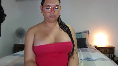 Snapshot of latinaflower_ts chatting on November 2025 04:18:01 PM FLOR SALVAJE online show from November 2025 04:18:01 PM