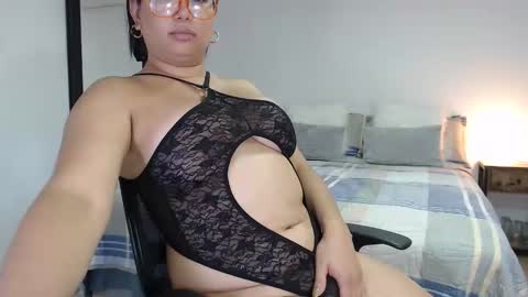 Snapshot of latinaflower_ts chatting on November 2025 06:23:02 PM FLOR SALVAJE online show from November 2025 06:23:02 PM