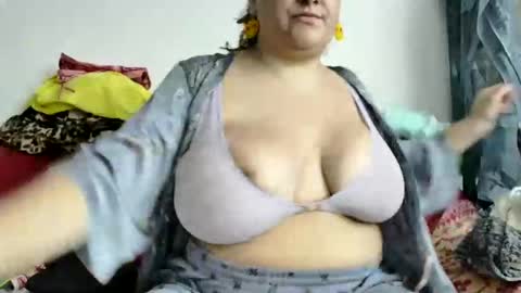 Snapshot of latinagoddess_isa chatting on September 2025 09:42:01 PM latinagoddess_isa online show from September 2025 09:42:01 PM