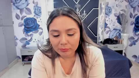 Snapshot of latinaholequeen chatting on October 2025 03:09:02 PM EMMA online show from October 2025 03:09:02 PM