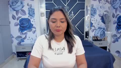 Snapshot of latinaholequeen chatting on November 2025 02:28:02 PM EMMA online show from November 2025 02:28:02 PM