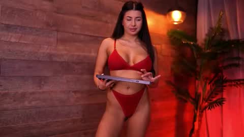 Latina online show from October 2025 06:02:01 PM