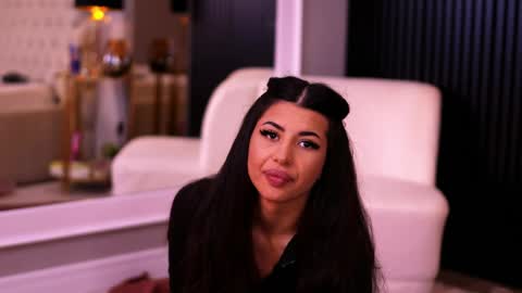 Latina online show from April 2026 05:01:02 PM