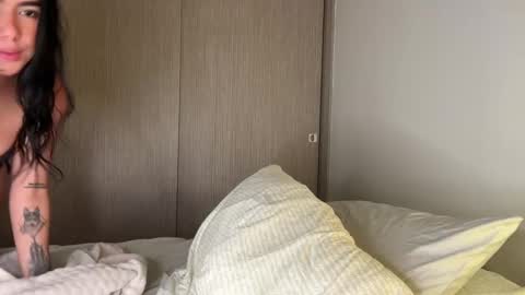 Hi -  online show from September 2025 11:17:02 PM